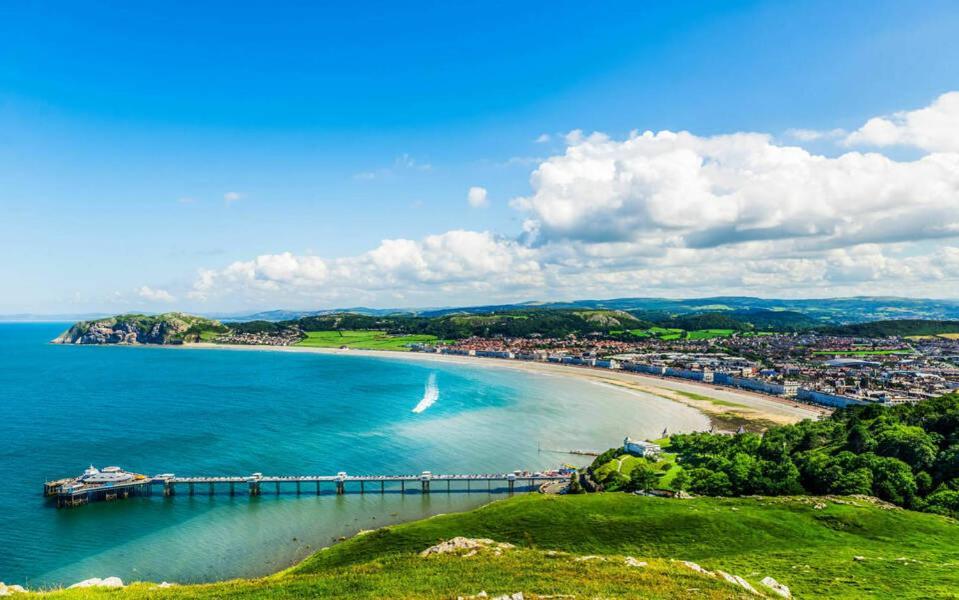 Beach Side Family Rest And Holiday Llandudno Exterior foto